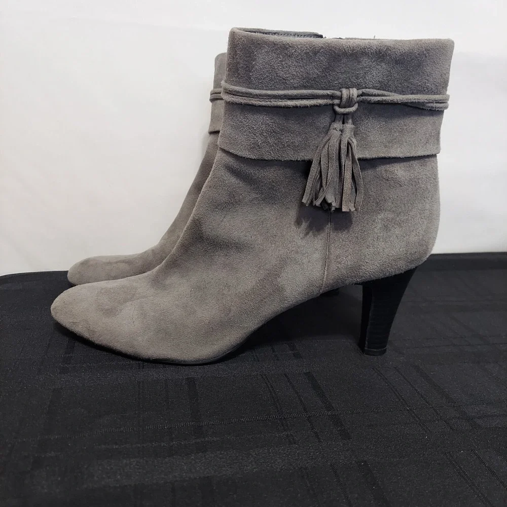 Bandolino Willaria Suede Ankle Boots Gray Block Heel Tassel Side Zip Women 10M